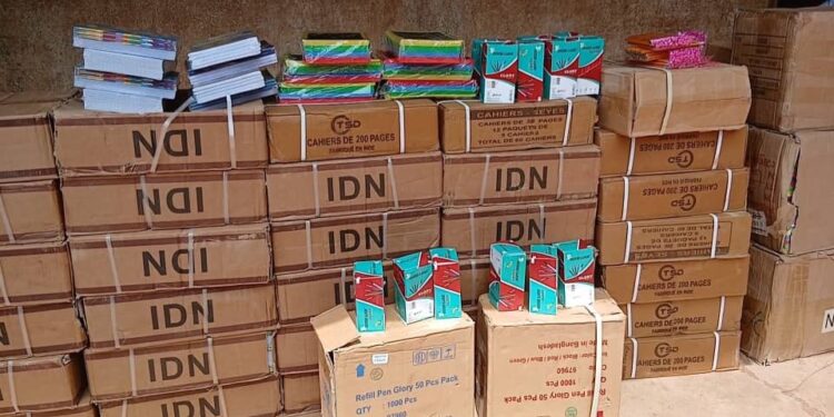 Komodou: Dr Moussa Konaté soutient l’éducation rurale avec une nouvelle distribution de kits scolaires