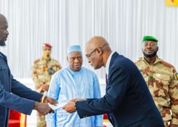 Diplomatie: 16 ambassadeurs présentent leurs lettres de créance au Général Doumbouya