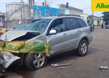 Grave accident sur la Transversale T3 : une voiture conduite par un femme enceinte percute violemment l’aménagement du rond-point à la Tannerie