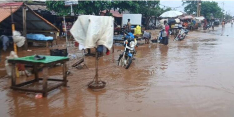 Boké / Lambandji : le corps de l’élève Mohamed Lamine Conté retrouvé après avoir été emporté par les eaux ce samedi 