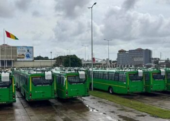 Transport: pourquoi les 50 bus réceptionnés ne circulent toujours pas?