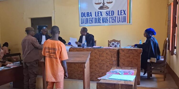 Labé : 10 et 20 ans de réclusion criminelle pour deux hommes condamnés pour vol à main armée