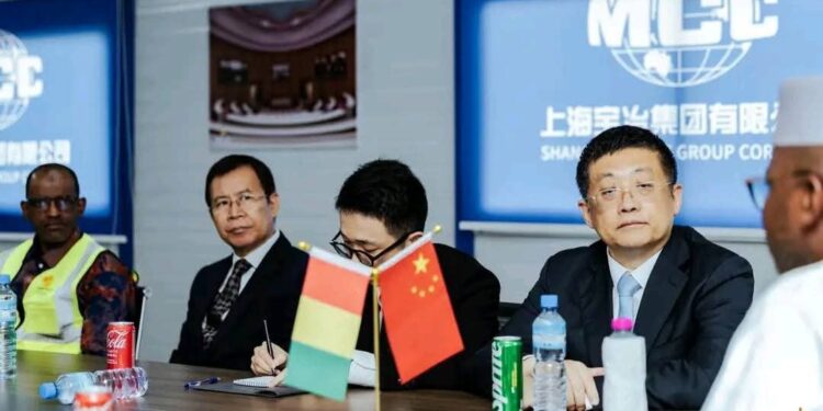 « La Chine réaffirme son soutien au développement socio-économique de la Guinée », Sun Yong reçu par le président du CNT