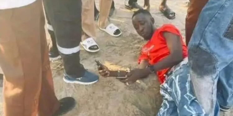 Le rappeur MC Fresh agressé à la plage de Camayenne : indignation sur les réseaux sociaux