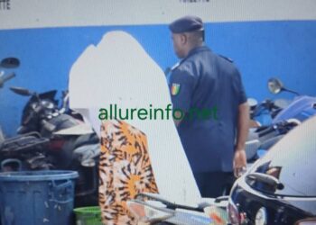 Conakry : la présumée voleuse de bébé au CMC de Ratoma arrêtée par la DCPJ