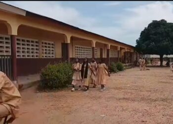 Banankoro : le superviseur du Lycée-Collège Sékouba Konaté suspendu pour arnaque