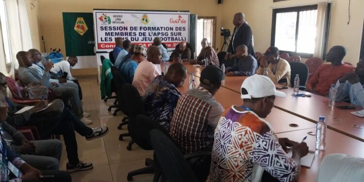 Football : l’APSG et la FEGUIFOOT forment les journalistes sportifs aux nouvelles lois du jeu