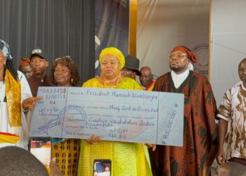 N’Zérékoré : les femmes payent la caution du Président de la République (publireportage)