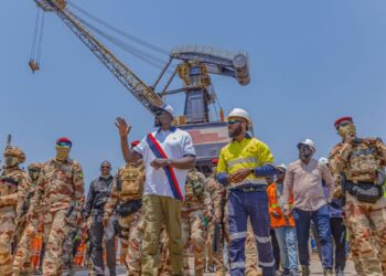 Simandou 2040: le Général Doumbouya reçoit officiellement le Programme de Développement Socio-Économique Durable, le 28 octobre