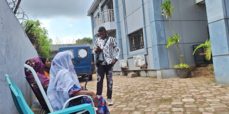 Damaro Camara inaccessible à son domicile : « Il est malade et doit se faire soigner d’abord », selon sa famille