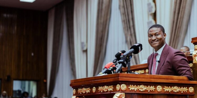 Électricité : « Le pays ne produit que 1.300 MW pour un besoin estimé à plus de 2 000 MW » (Ministre Namory Camara)