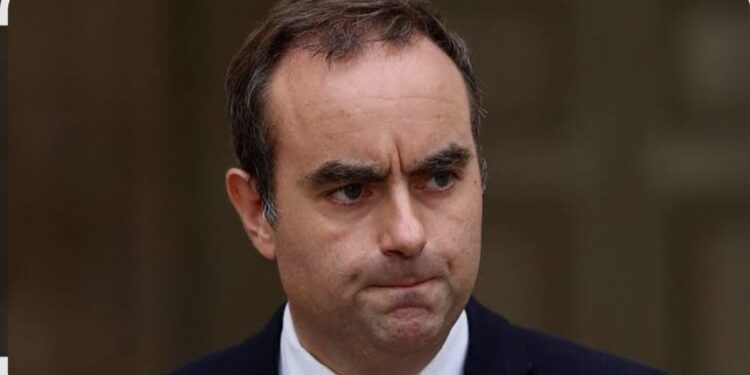 France: Sébastien Lecornu reconduit à Matignon
