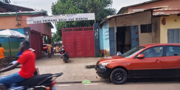 Rentrée scolaire 2025 : les élèves reprennent le chemin de l’école à Dixinn