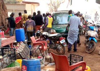 Kankan : les stations-service à sec, le prix du litre atteint 15.000 FG sur le marché noir