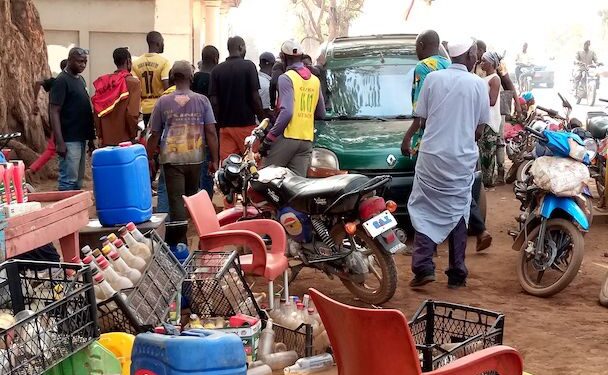 Kankan : les stations-service à sec, le prix du litre atteint 15.000 FG sur le marché noir