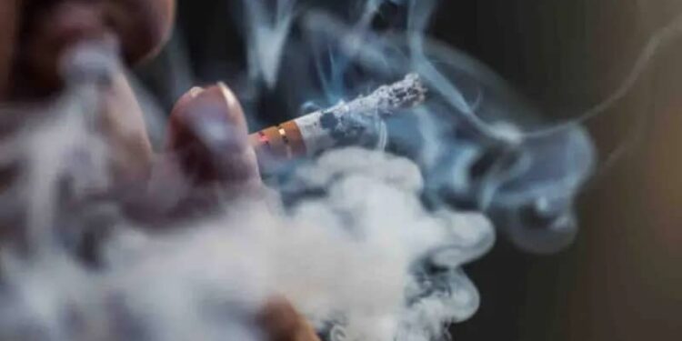 Burkina Faso : interdiction de fumer dans les lieux publics dès le 17 octobre, amendes jusqu’à 200.000 FCFA