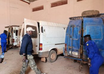 Lutte contre la contrebande de carburant : des minibus interceptés à Kouremalé