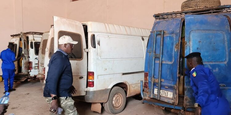 Lutte contre la contrebande de carburant : des minibus interceptés à Kouremalé