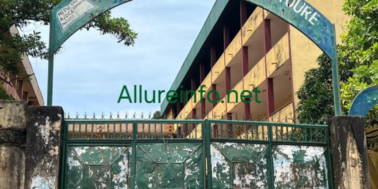 À la veille de la rentrée scolaire, le collège Almamy Samory Touré dans un état de délabrement avancé