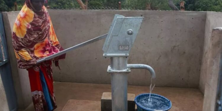 Accès à l’eau potable : une allocation de plus de 100 milliards GNF accordée au SNAPE pour la construction de 1600 forages en 2026