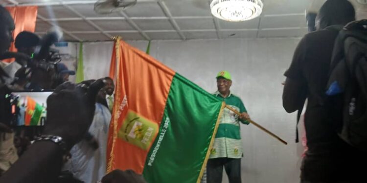 Lansana Kouyaté reçoit le fanion du PEDN : « je le porterai avec vaillance »
