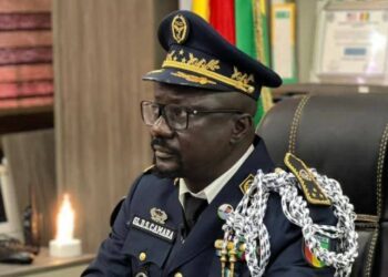 Anniversaire de l&rsquo;armée guinéenne: le DG de la police nationale élevé à la dignité d&rsquo;honneur d&rsquo;administrateur général de la police par le Président de la transition