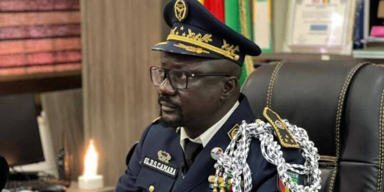 Anniversaire de l&rsquo;armée guinéenne: le DG de la police nationale élevé à la dignité d&rsquo;honneur d&rsquo;administrateur général de la police par le Président de la transition