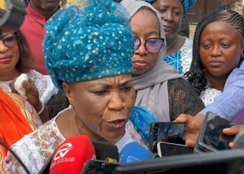 Présidentielle 2025 : Makalé Camara dépose sa candidature et plaide pour une gouvernance féminine