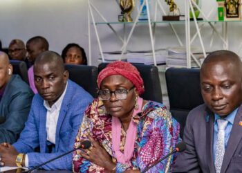 Menace de grève: le Gouvernement invite l’intersyndicale à la table des négociations le 17 novembre