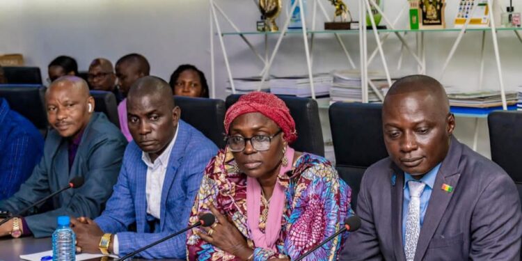 Menace de grève: le Gouvernement invite l’intersyndicale à la table des négociations le 17 novembre