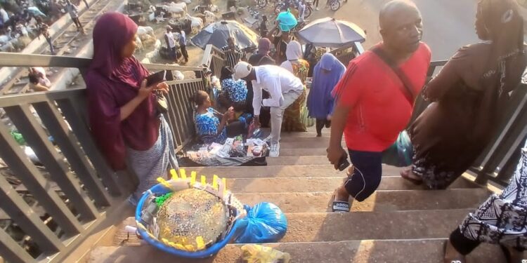 Passerelle de Petit Symbaya : une infrastructure publique victime du désordre et de l’inaction
