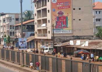 Bambéto : boutiques closes, affluence massive pour la cérémonie