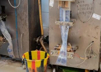 Fermeture des usines d’eau minérale: certaines poursuivent la production la nuit, admet Bintou Douno