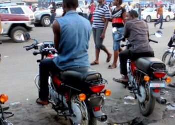 Acquisition des permis pour motos: vague d’indignation à Conakry face aux 800 000 FG exigés