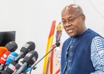 Pénurie de carburant à Conakry: « Il n’y a pas de crise, seulement une rupture », rassure Ousmane Gaoual Diallo