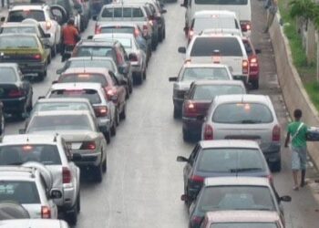 Guinée: les taxes sur les véhicules neufs importés passent de 45 % à 12 %,( Ousmane Gaoual Diallo)