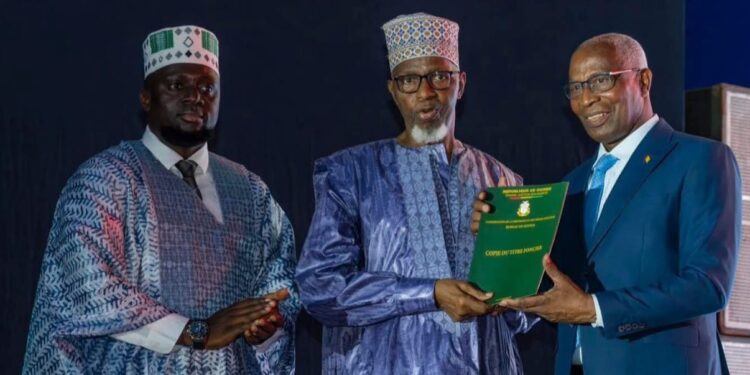 Bah Oury remet des titres fonciers : « un geste de réparation pour les souffrances endurées »