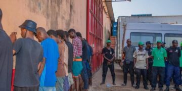 Conakry: 15 individus arrêtés pour avoir jeté des ordures sur la voie publique