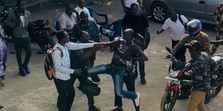 Désolidarisation du SLECG à la grève : une bagarre éclate entre pro et anti-Soumah 