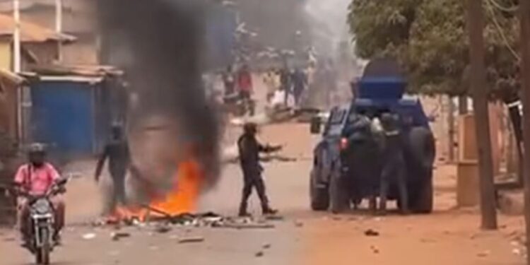 Siguiri : un mort après une nuit de tensions et une journée de manifestations