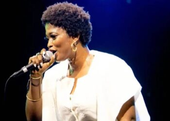 Queen Rima bloquée en Éthiopie : la tournée de la lauréate du Prix Découvertes RFI 2025 vire à la mésaventure