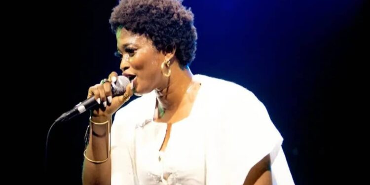 Queen Rima bloquée en Éthiopie : la tournée de la lauréate du Prix Découvertes RFI 2025 vire à la mésaventure