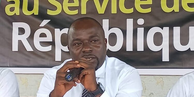 « Nous avons prévu des réformes pour créer des emplois pour les mères célibataires », affirme Robert Théa, candidat à la présidence