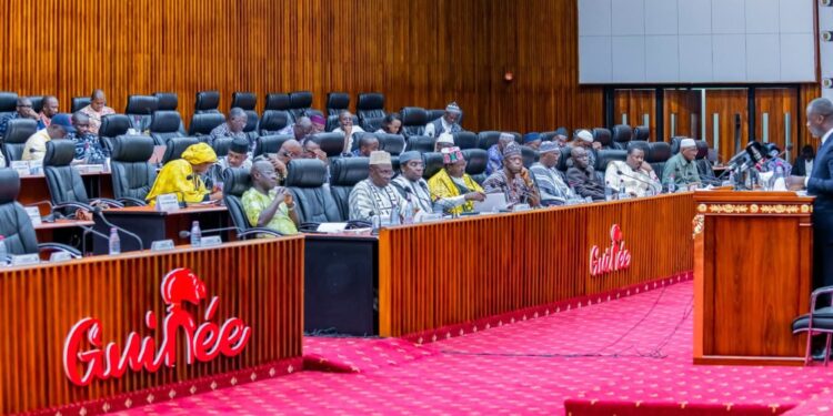 Importations prioritaires : équipements électriques et véhicules neufs bénéficient d’exonérations et réductions douanières