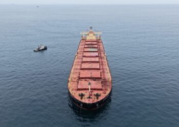 Simandou : le premier chargement de minerai de fer prend le large