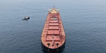 Simandou : le premier chargement de minerai de fer prend le large