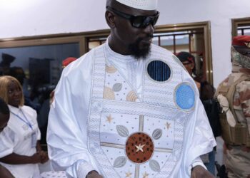 Élection présidentielle : le président Mamadi Doumbouya vote à Kaloum