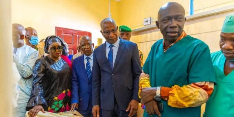 Bousculade meurtrière au stade de N’Zérékoré: Bah Oury réaffirme l’engagement du gouvernement à honorer les victimes