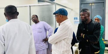 Incendie à l’école Elhadj Oumar Tall : le ministre Jean Paul Cedy au chevet des enfants