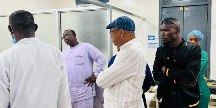 Incendie à l’école Elhadj Oumar Tall : le ministre Jean Paul Cedy au chevet des enfants